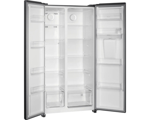 Geöffneter Side-by-Side Kühlschrank mit Regalen und Schubladen.