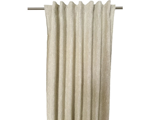 Beige Gardine am Fenster