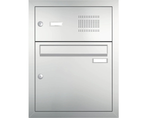 Briefkastenanlage aus Metall mit Sprechanlage und Namensschildern