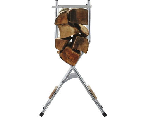 Holzregal aus Metall mit Holzscheiten