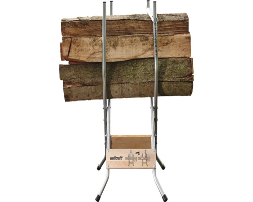 Brennholzwippe mit Holzstämmen