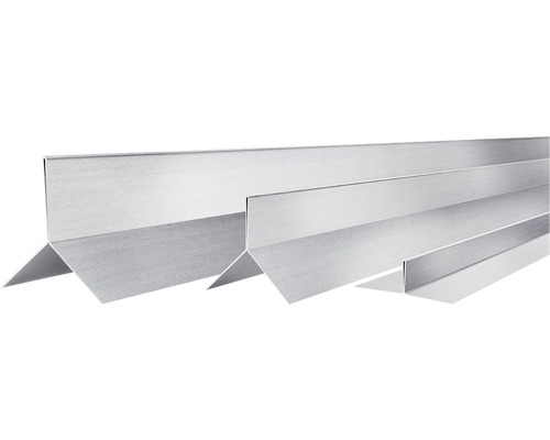 Mehrere Winkelprofile aus Metall