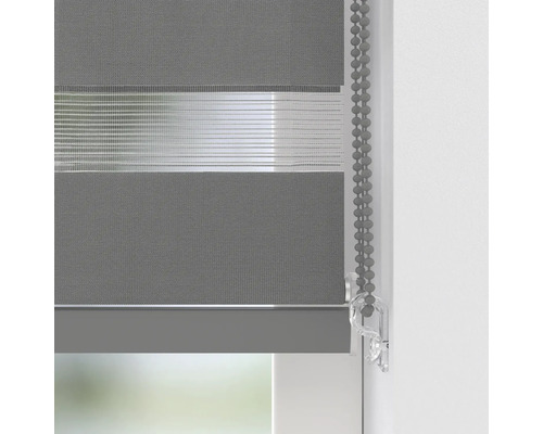 Nahaufnahme eines Doppelrollos mit Kettenzug