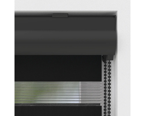 Detailansicht eines schwarzen Duo-Rollos am Fenster