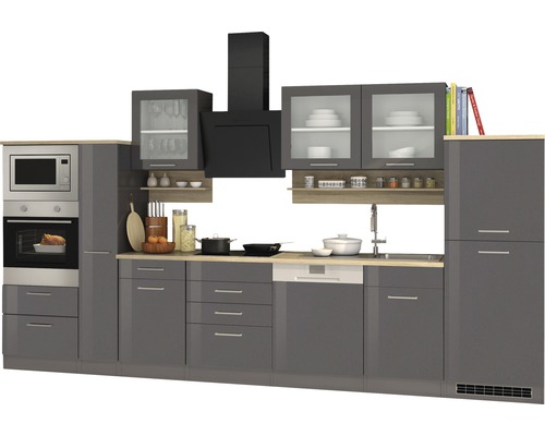 Komplette Küchenzeile mit Elektrogeräten, Spüle, Dunstabzugshaube und Hängeschränken