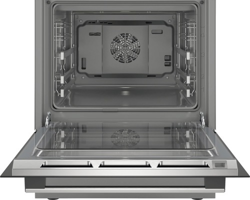 Innenansicht eines Backofens mit geöffneter Tür