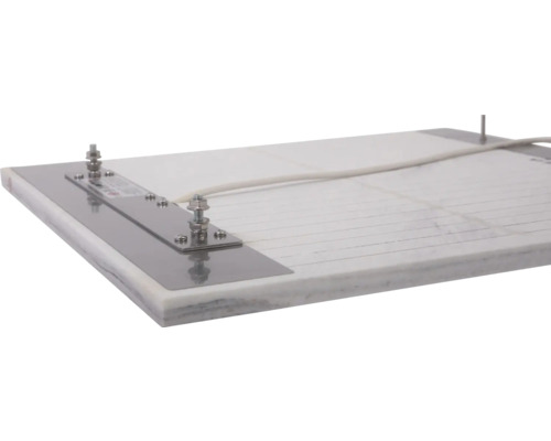 Heizplatte mit Metallelementen und Kabel