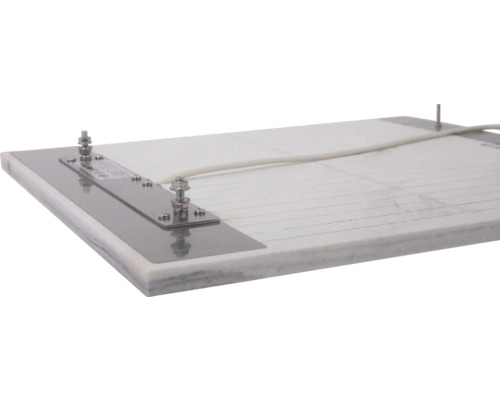 Heizplatte mit Metallelementen und Kabel