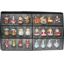 Sortiment Weihnachtsschmuck mit verschiedenen Figuren im Set