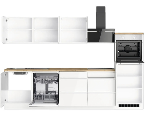 Moderne Küche mit Einbaugeräten, weißen Schränken und Holzplatte