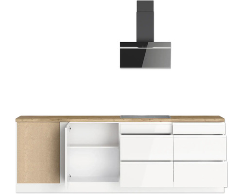 Küchenzeile mit Dunstabzugshaube und Unterschränken