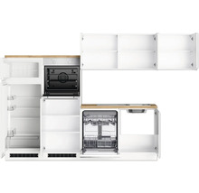 Küchenzeile mit Kühlschrank, Backofen, Geschirrspüler, Spüle und Hängeschränken