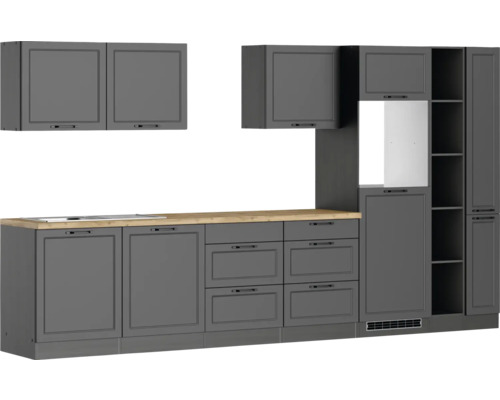 Graue Küchenzeile mit Hängeschränken und Holzspüle