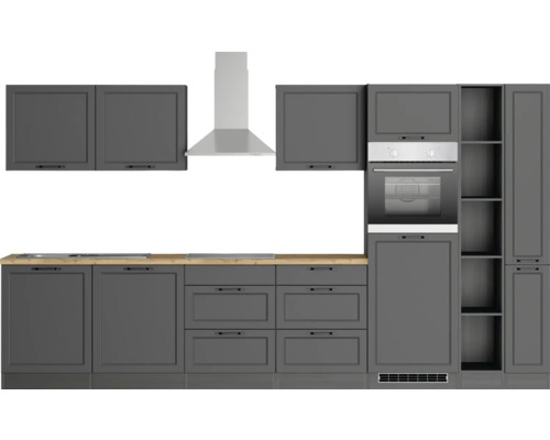 Moderne graue Küchenzeile mit Arbeitsplatte, Dunstabzugshaube und Einbaubackofen