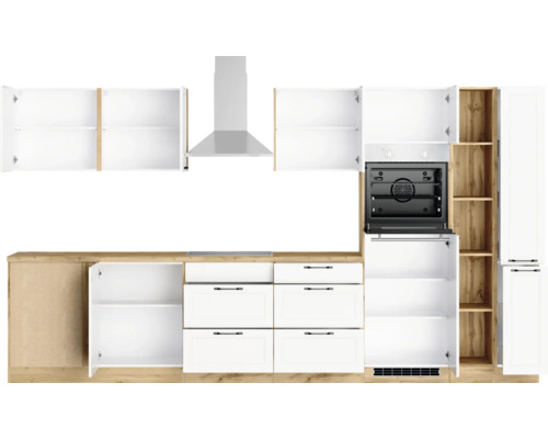 Küchenzeile mit Schränken, Schubladen, Dunstabzugshaube und Backofen