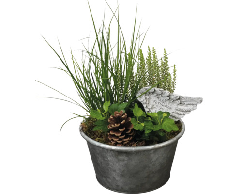 Grab Arrangement FloraSelf mit Calluna, Efeu, Ziergras und Dekostecker Ø 22 cm Zinktopf