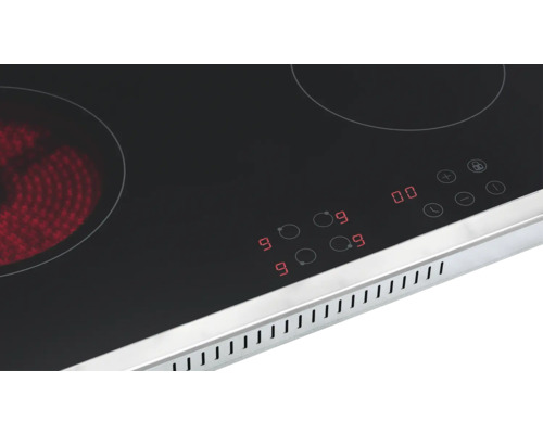 Detailansicht eines Glaskeramikkochfelds mit digitalen Bedienelementen