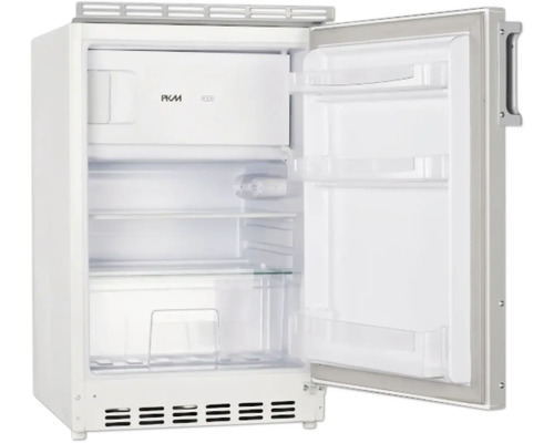 Geöffneter, weißer Kühlschrank mit Regalen