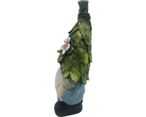 Gartenzwerg mit Blättern und Blüten als Dekoration für den Außenbereich