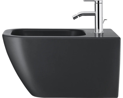 Dunkles Wandbidet mit Chrom-Armatur