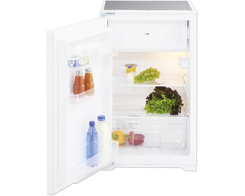 Geöffneter, weißer Kühlschrank mit Lebensmitteln