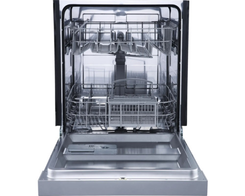 Offene Geschirrspülmaschine mit Geschirrkörben