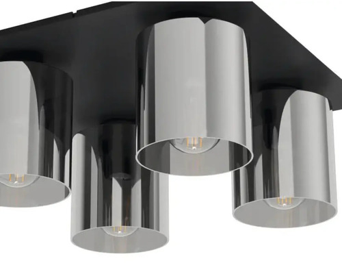 Deckenleuchte mit vier Lampenschirmen