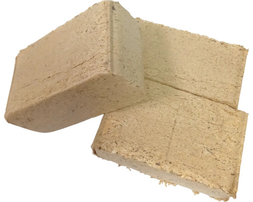 Drei Briketts aus Holz