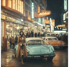Frau mit Mantel und Oldtimer in belebter Stadtstraße
