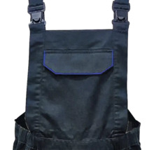 Detailaufnahme einer Arbeitshose mit Latztasche
