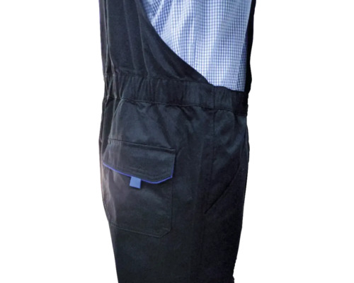 Detailansicht einer blauen Arbeitshose mit Tasche