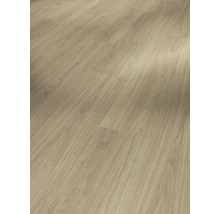 Heller Laminatboden mit Holzoptik