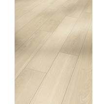 Heller Laminatboden mit Holzstruktur