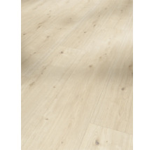 Heller Laminatboden in Holzoptik
