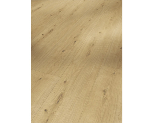 Heller Holzboden mit natürlicher Maserung