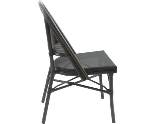 Gartenstuhl aus Rattan mit Sitzfläche aus Maschengewebe