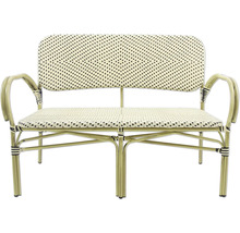 Gartenbank mit Armlehnen und Sitzfläche im Rattan-Design