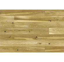 Verlegung von hellem Holzboden mit Astlöchern