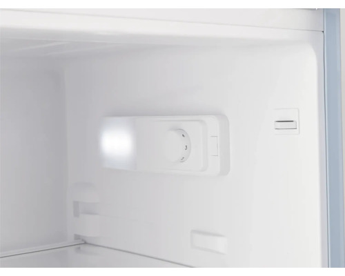 Innenansicht eines Kühlschranks mit Temperaturregler