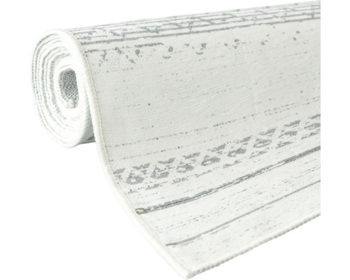 Gerollter Teppich mit Muster