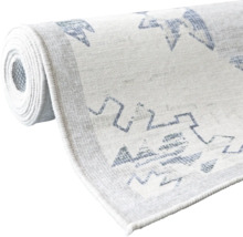 Gerollter Teppich mit Muster