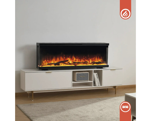 Elektrischer Kamin mit simuliertem Feuer auf einem weißen Schrank