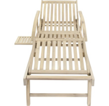 Holzliege mit Armlehnen und Ablagetisch