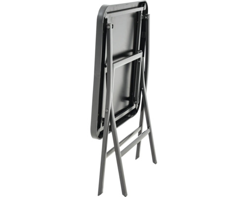 Zusammengeklappter Klapptisch aus Metall