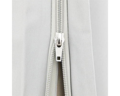 Detailansicht eines Reißverschlusses an einem Textil