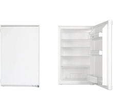 Weißer Kühlschrank, teils geschlossen, teils mit offener Tür