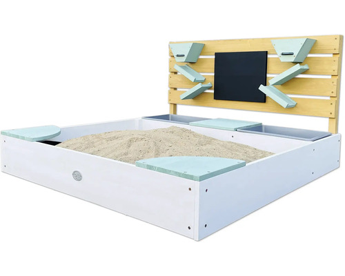 Sandkasten mit Wasserrinne und Tafel