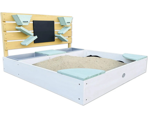 Sandkasten mit Wasserrinne, Tafel und Sand