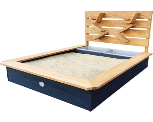 Sandkasten aus Holz mit Wasserrad