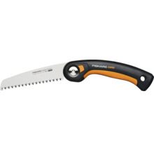 Fiskars Astsäge mit schwarzem und orangem Griff